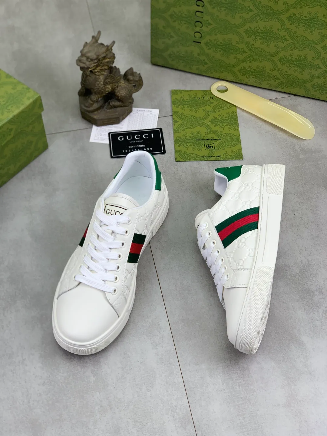 Men's Men's Shoes P420 💰[New Style] 🆘 The latest model from Gucci's official website🎁Classic casual and fashionable men's shoes👟Hot style💥Simple and elegant style, exclusive for trendy men. Unique latest brand elements from the official website👑Gucci original decoration, fashionable and generous, made of original soft calfskin fabric➕Comfortable soft sheepskin lining ✅The official website specifies wear-resistant rubber outsole_full of elasticity, classic model taken in real life🎬Color: 2️⃣colors available😍Number: 38-44